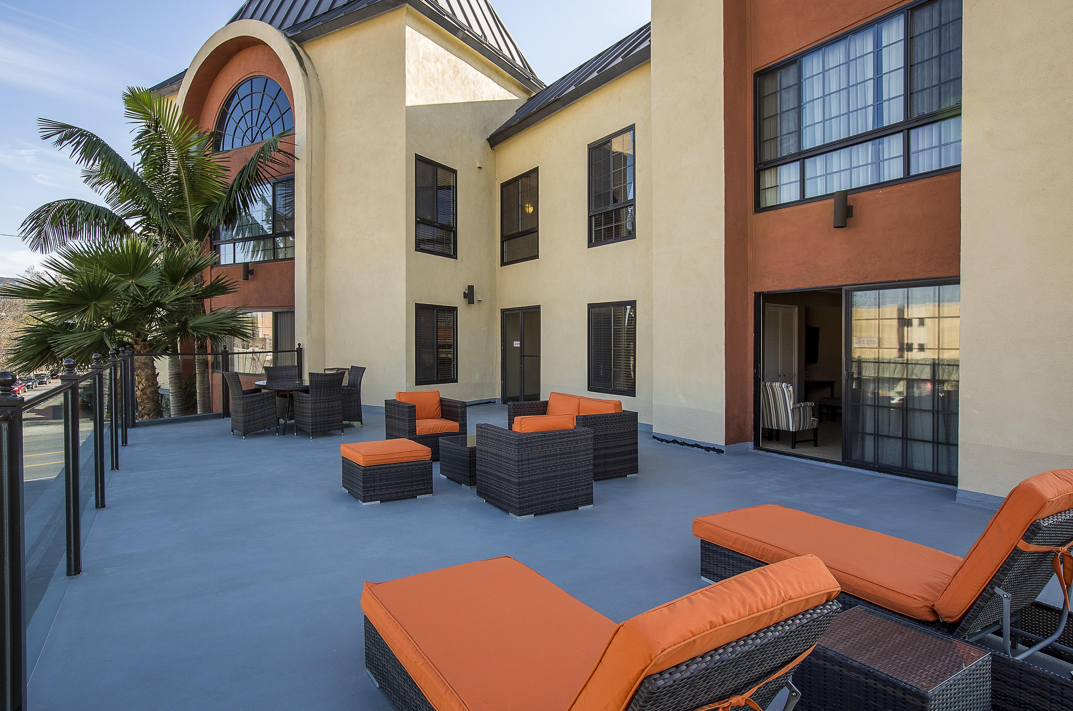 Coast Burbank Hotel Exterior photo