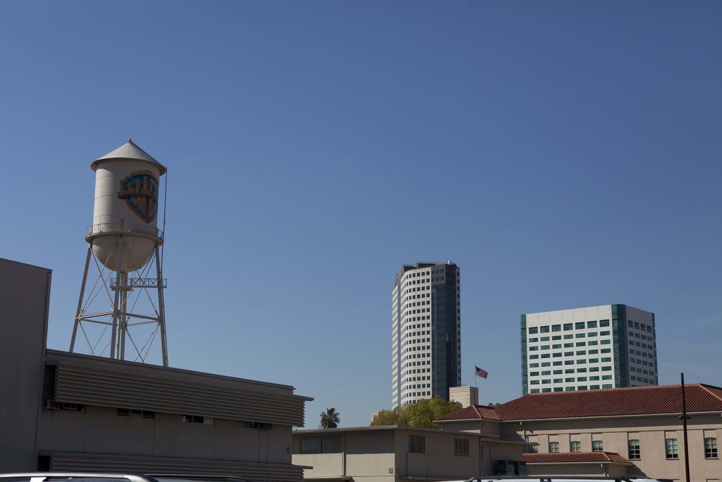 Coast Burbank Hotel Exterior photo